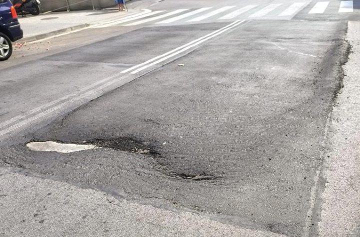 La imatge mostra l'estat de l'asfalt en alguns carrers de la ciutat. Foto, PSC