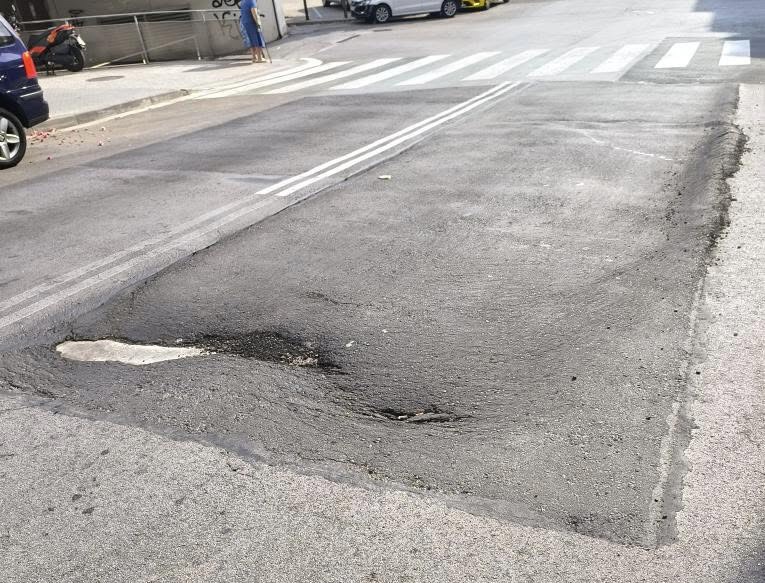 La imatge mostra l'estat de l'asfalt en alguns carrers de la ciutat. Foto, PSC