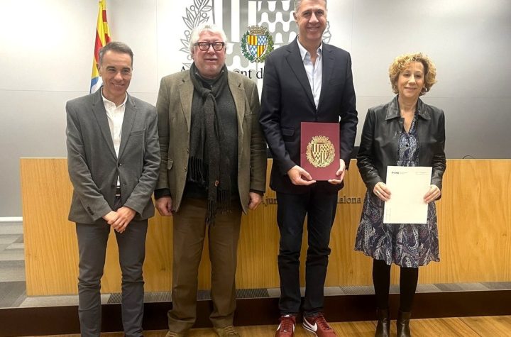 Firma de l'acord amb l'AMB per fer els nous dipòsits pluvials de Badalona foto: Ajuntament de Badalona