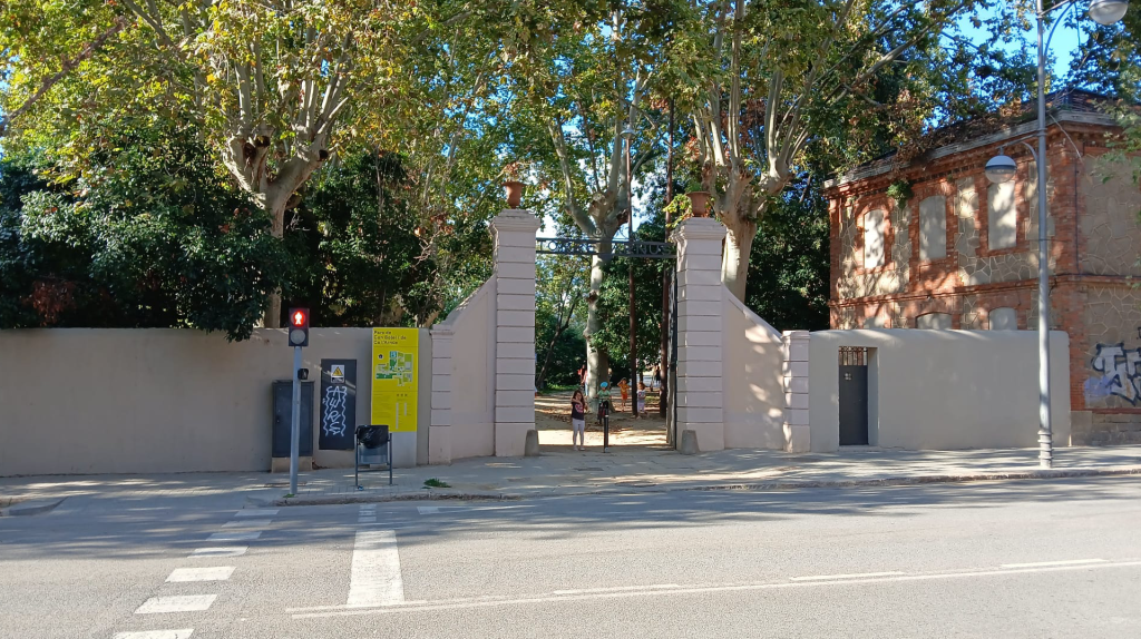 Porta de Ca l'Arnús que pot desaparèixer si es fan pisos al parc foto: Arxiu