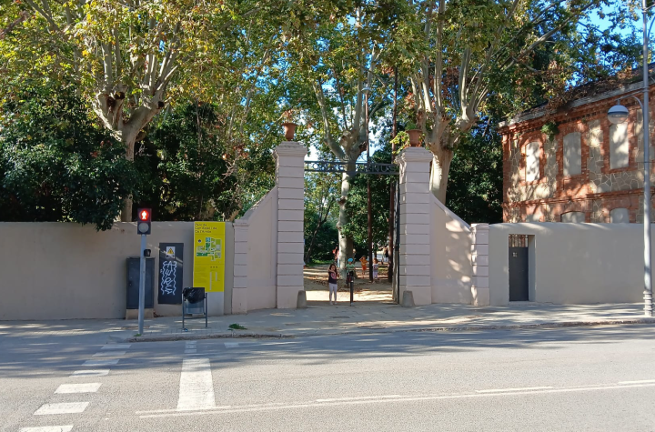 Porta de Ca l'Arnús que pot desaparèixer si es fan pisos al parc foto: Arxiu