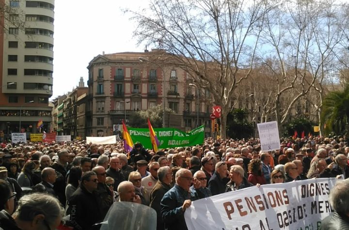 Manifestació de pensionistes a Barcelona Foto: Tomeu Ferrer