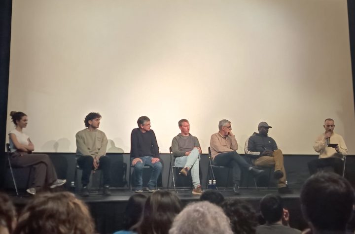 La taula amb els intervinents en l'acte sobre el B9 al Circol foto: Pablo Diaz-Flores