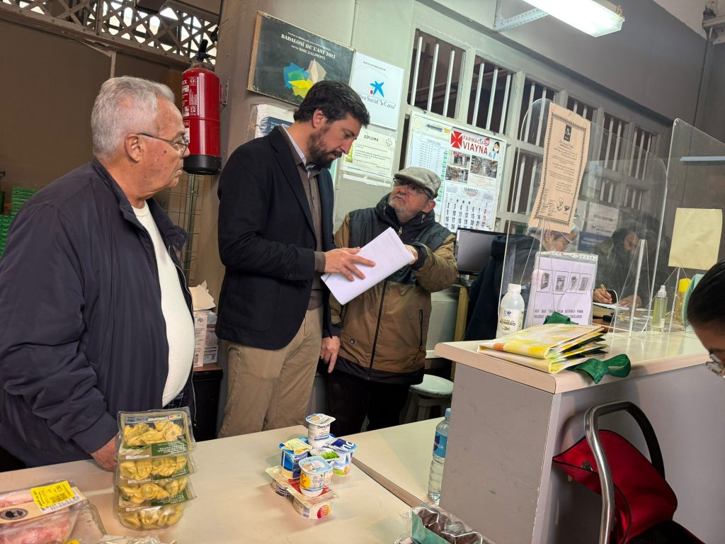 Fernando Carrera, cap de llista del PSC va visitar el Banc d'Aliments divendres passat