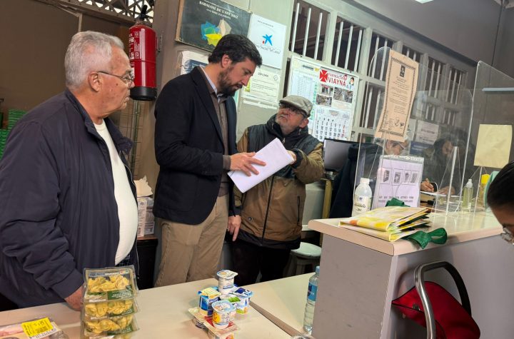Fernando Carrera, cap de llista del PSC va visitar el Banc d'Aliments divendres passat