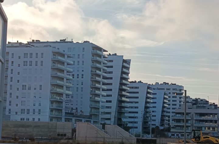 Promocions privades d'habitatge al barri del Gorg a Badalona Foto: Tomeu Ferrer